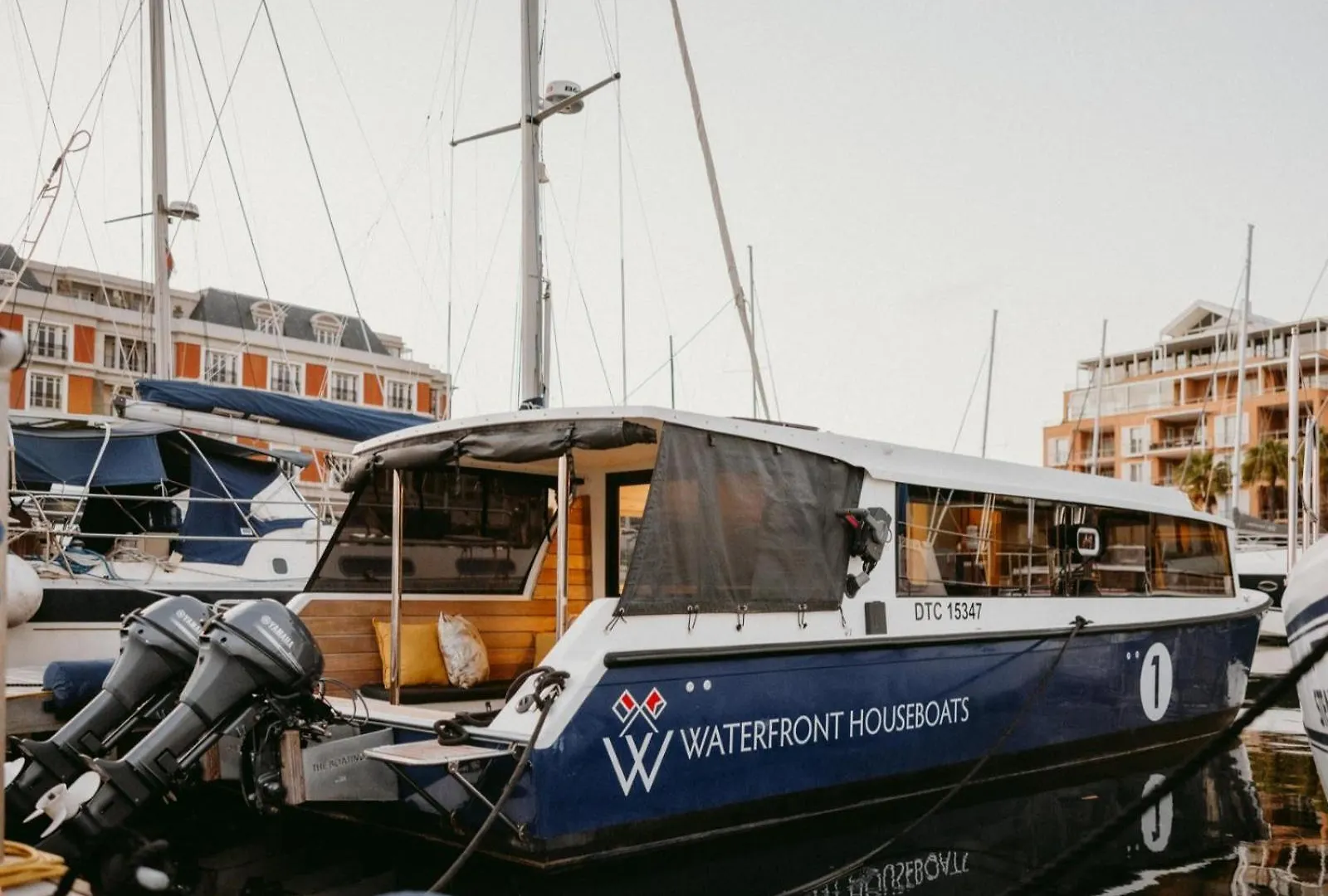 Waterfront Houseboat Otel Cape Town Güney Afrika