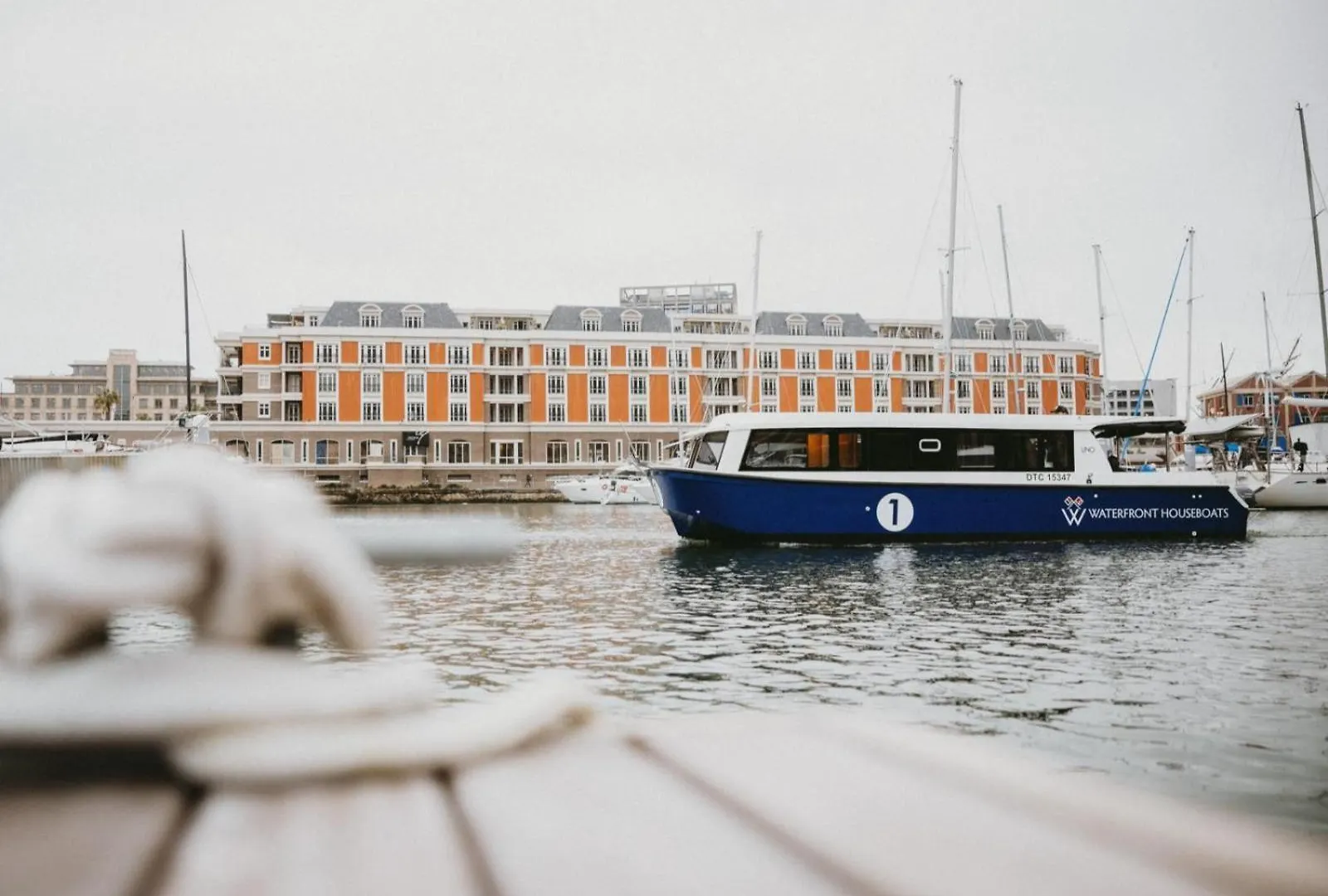Waterfront Houseboat Otel Cape Town Tekne